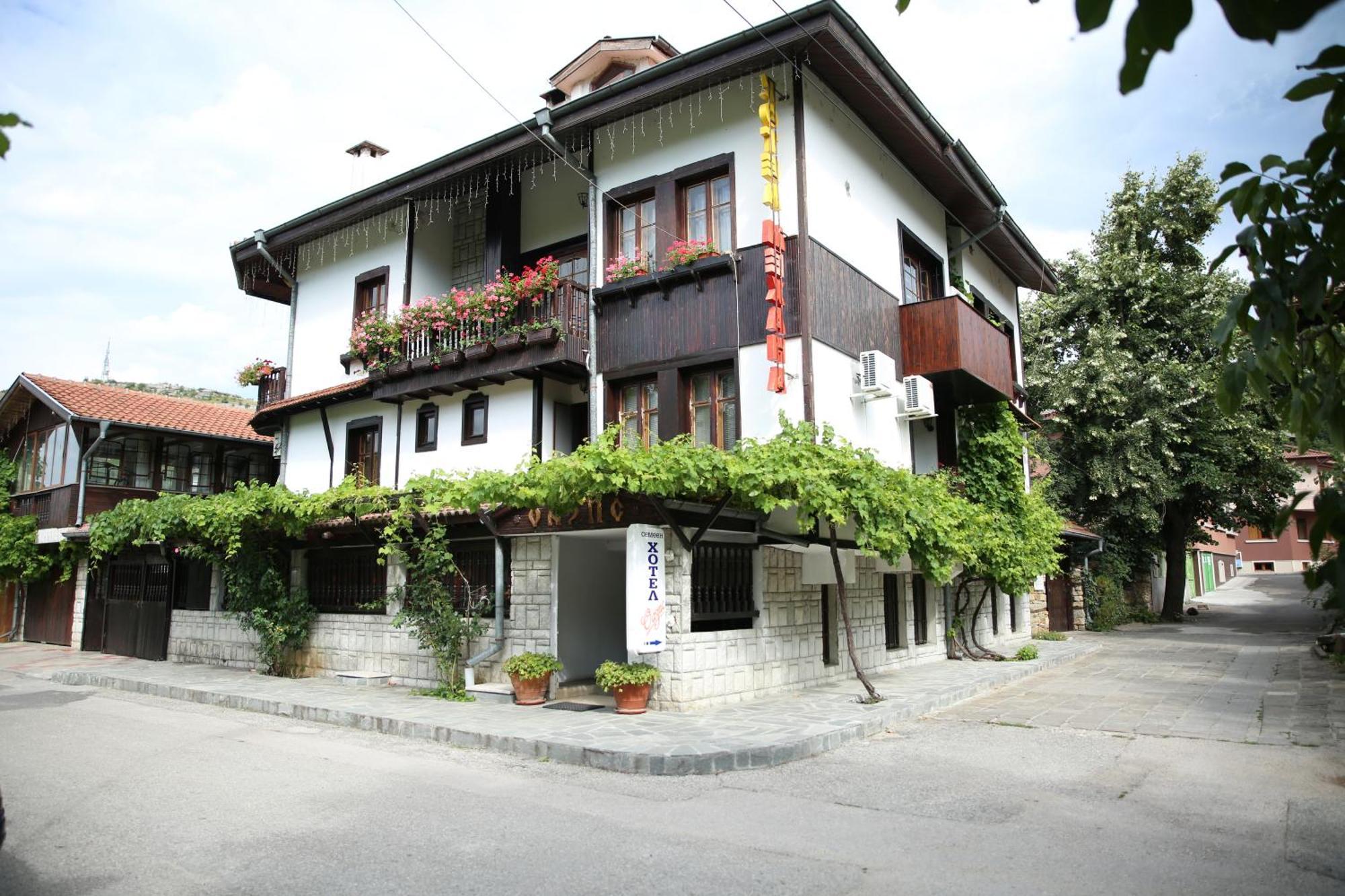 Oazis Family Hotel Lovech Esterno foto