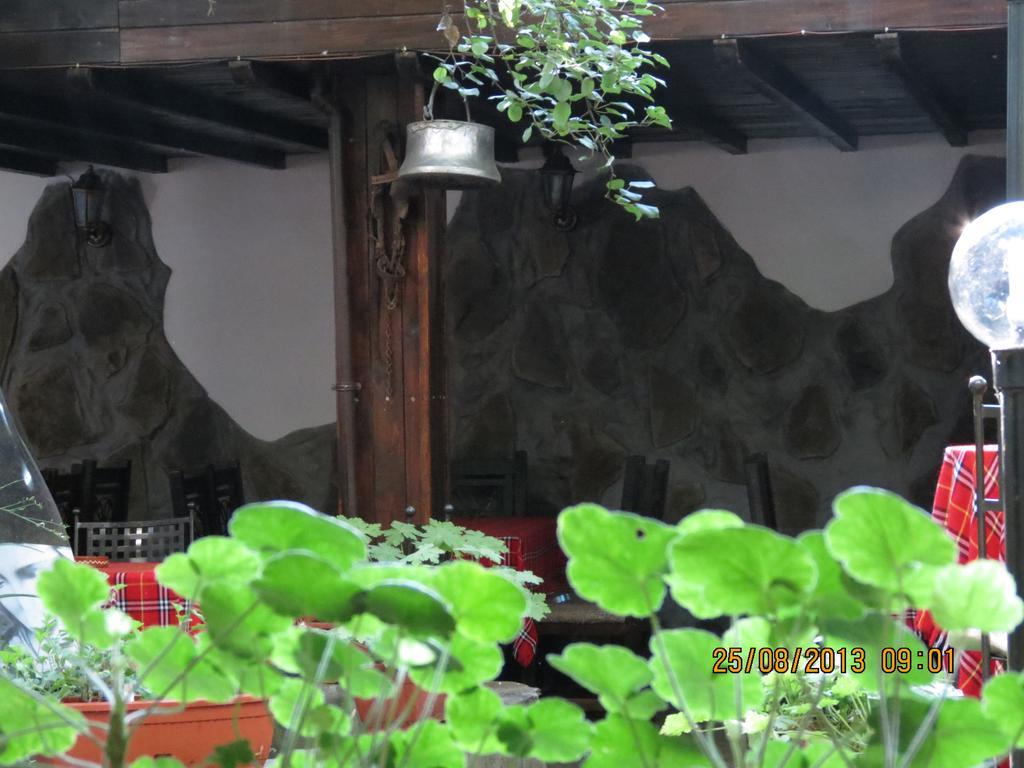 Oazis Family Hotel Lovech Esterno foto