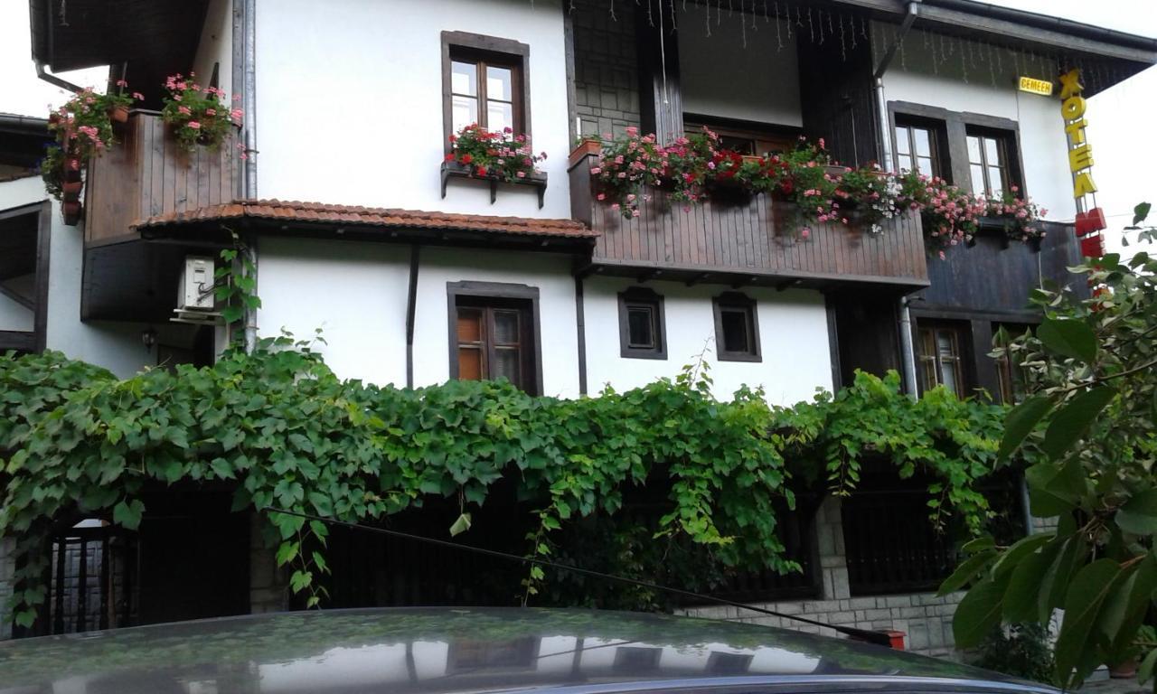 Oazis Family Hotel Lovech Esterno foto