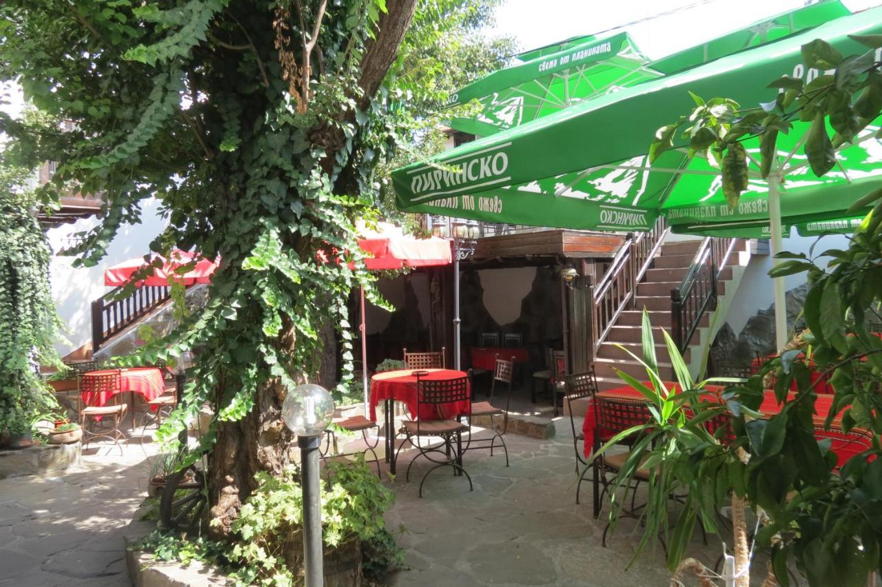 Oazis Family Hotel Lovech Esterno foto