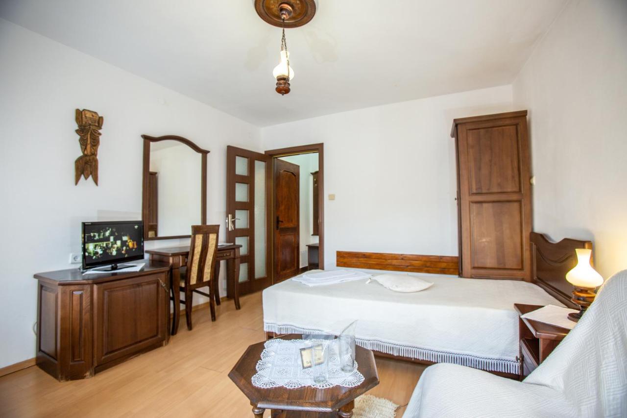 Oazis Family Hotel Lovech Esterno foto
