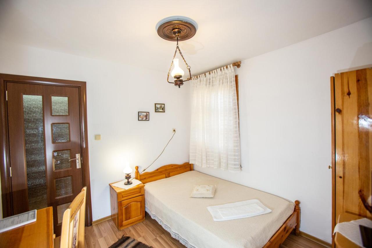 Oazis Family Hotel Lovech Esterno foto