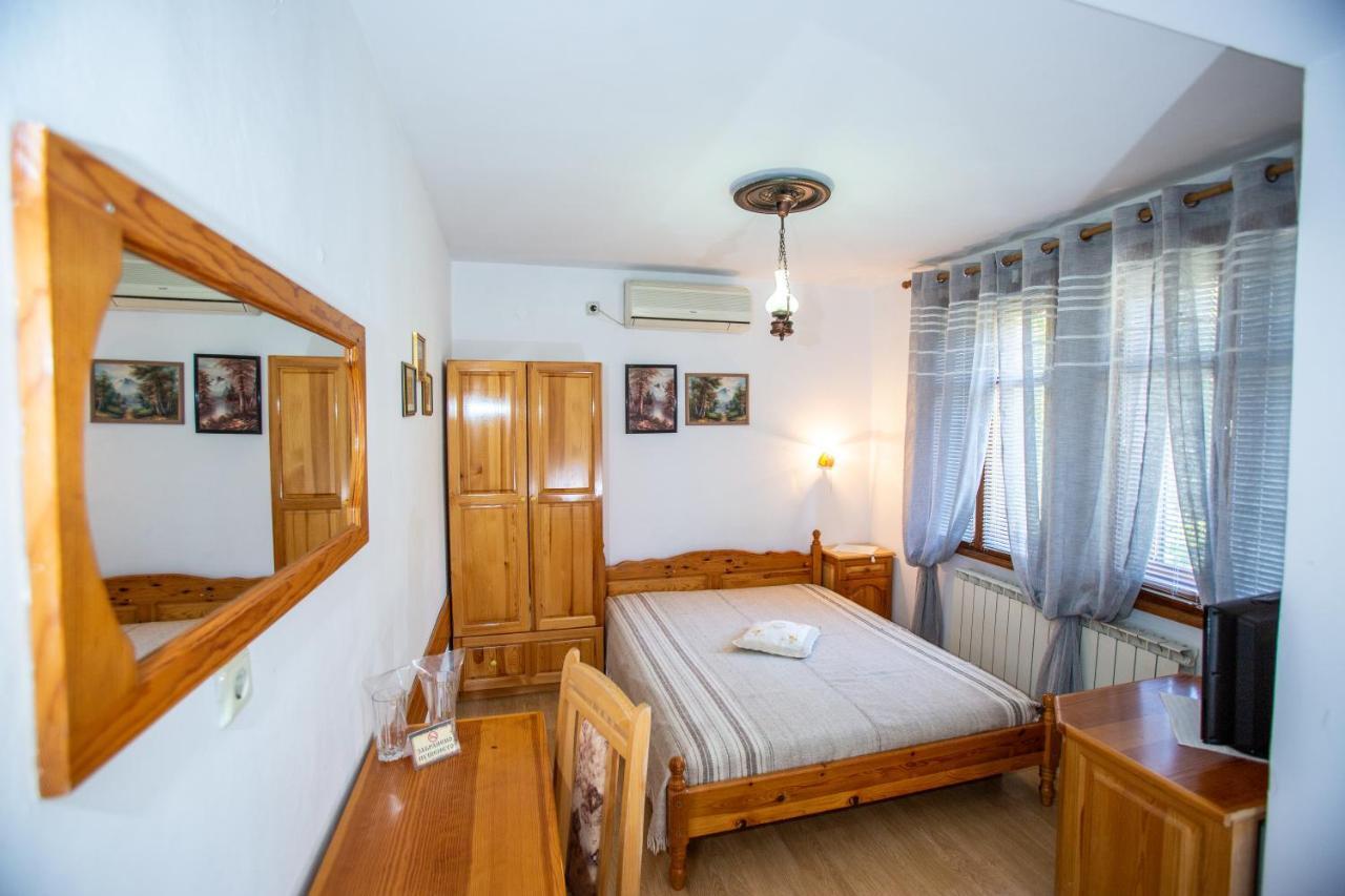 Oazis Family Hotel Lovech Esterno foto