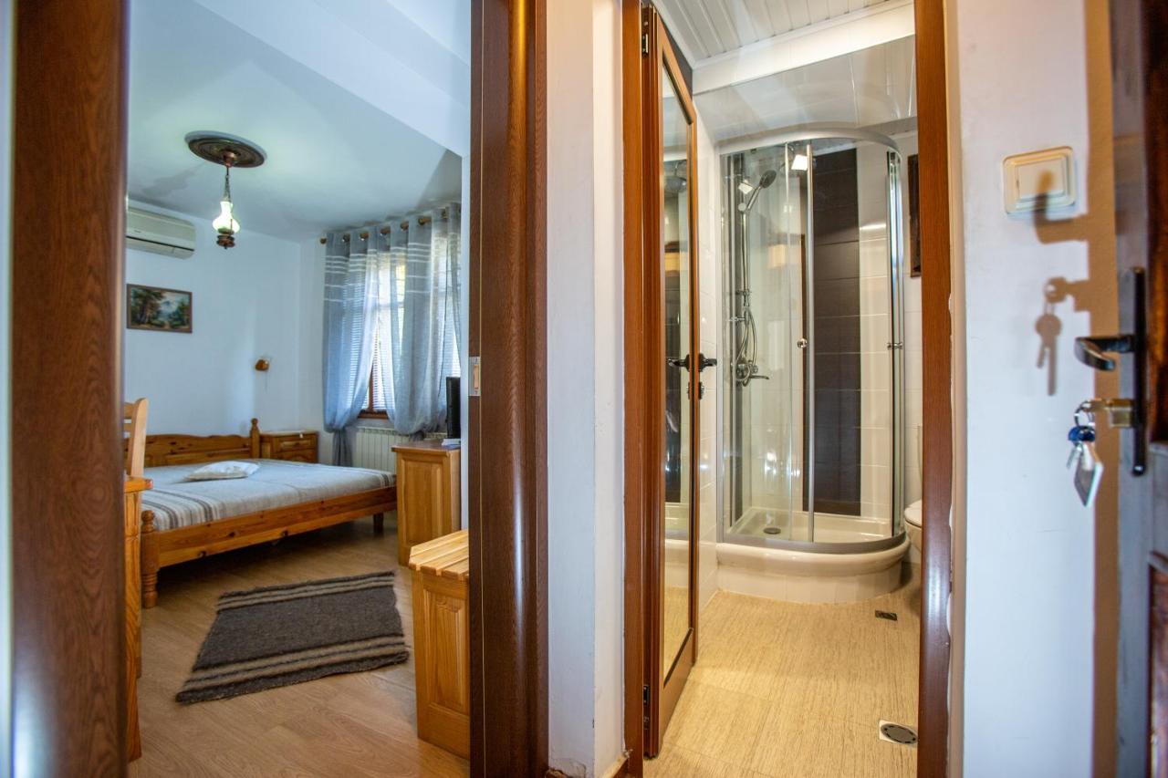 Oazis Family Hotel Lovech Esterno foto