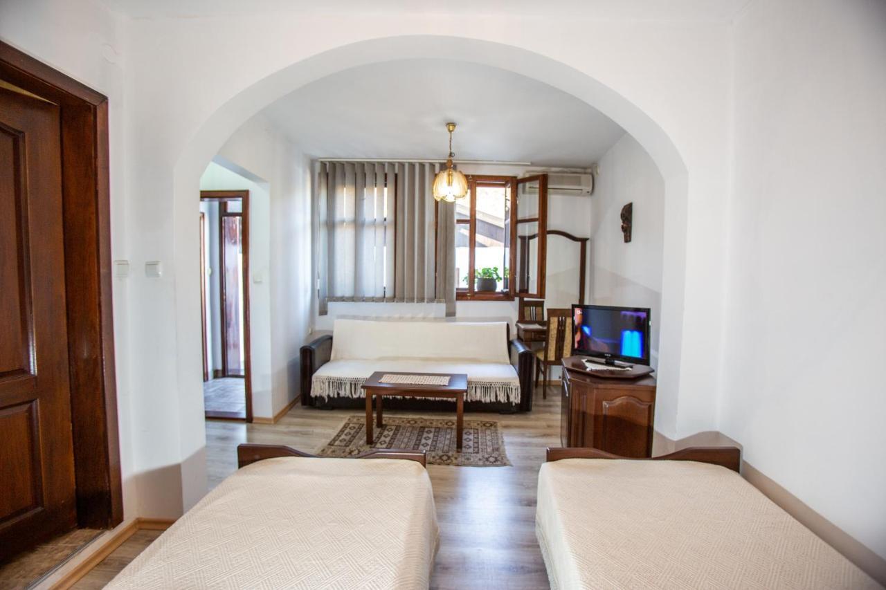 Oazis Family Hotel Lovech Esterno foto