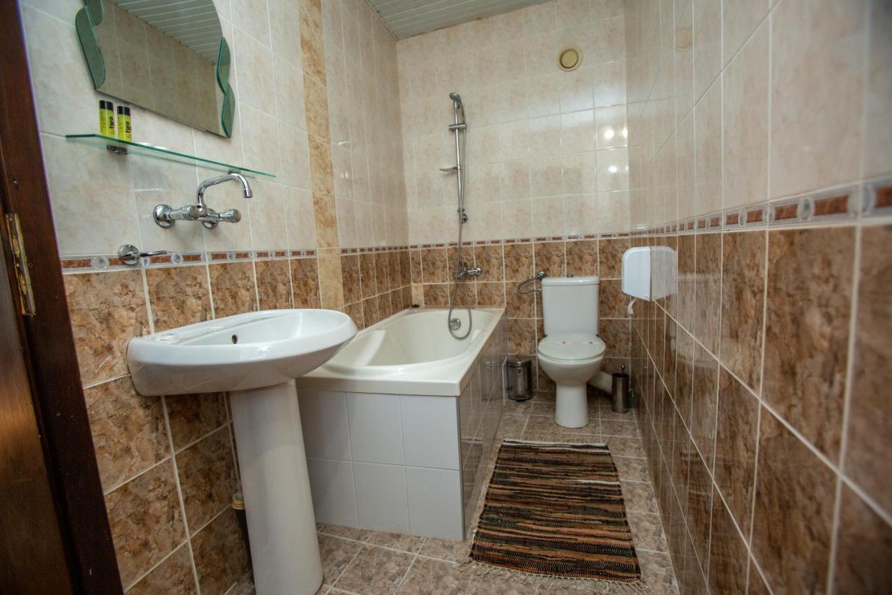 Oazis Family Hotel Lovech Esterno foto