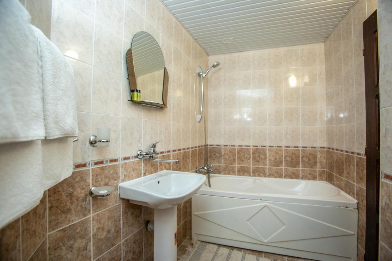 Oazis Family Hotel Lovech Esterno foto