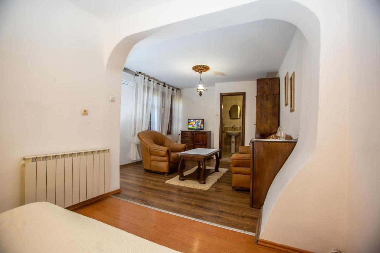 Oazis Family Hotel Lovech Esterno foto