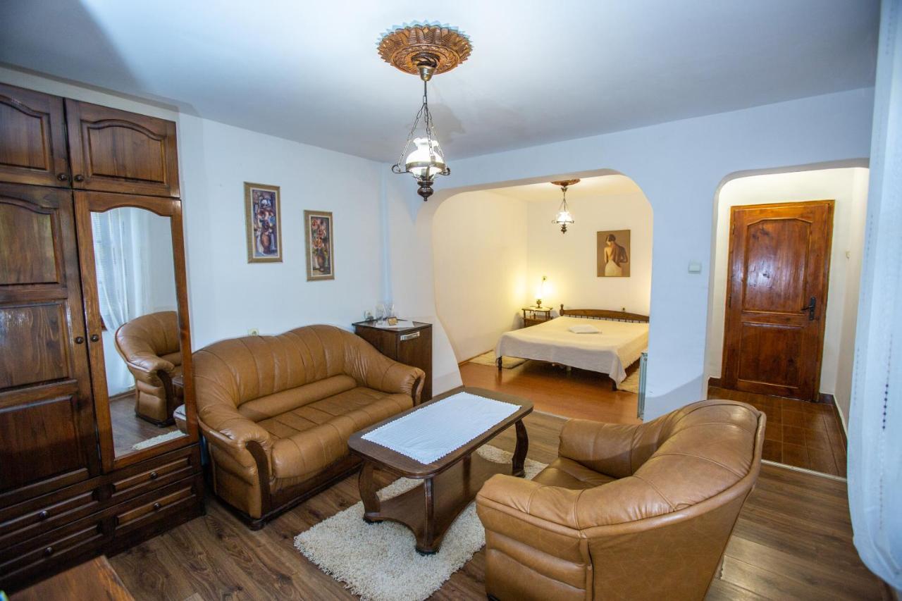 Oazis Family Hotel Lovech Esterno foto
