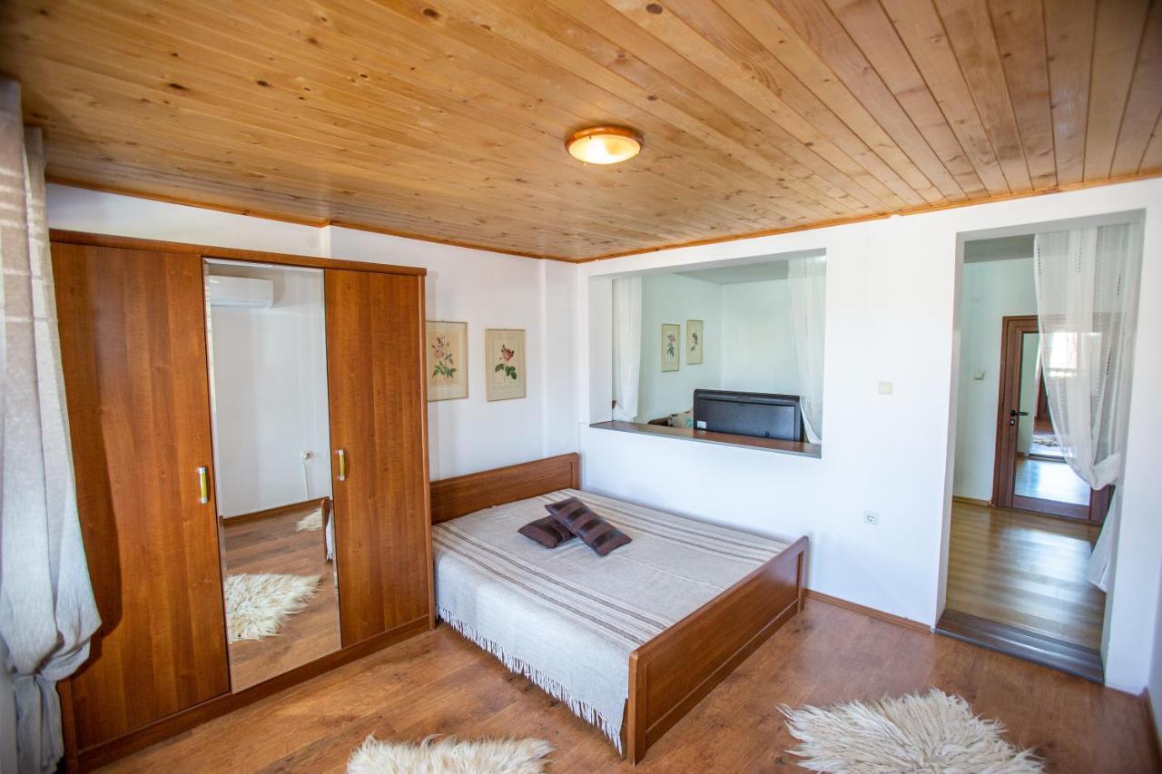 Oazis Family Hotel Lovech Esterno foto